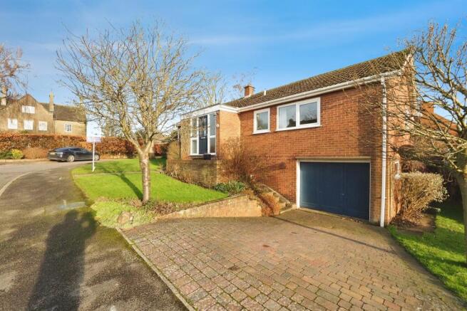 3 bed property, in Grange Close, £475,000