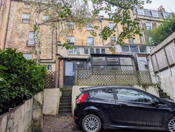 1 bed property, in Basement Flat (Flat 1), £91,000