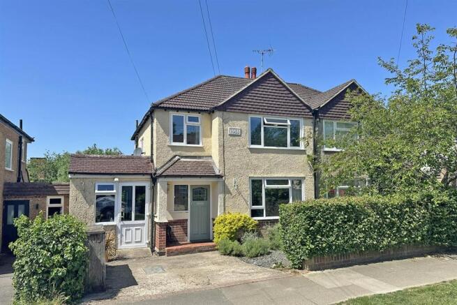 3 bed property, in Willow Road, £550,000