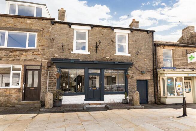 6 bed property, in Cafe 16-18, £325,000
