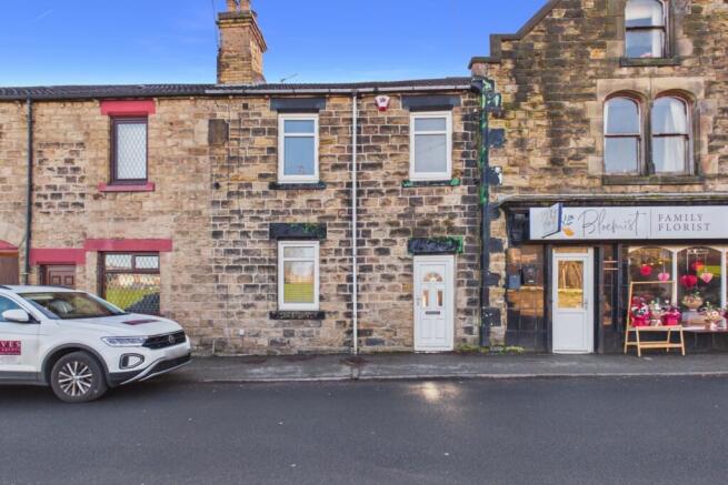 2 bed property, in High Street, £105,000