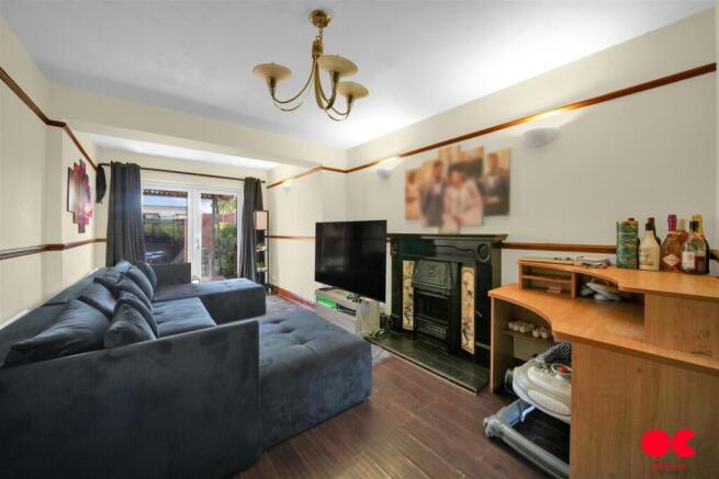 3 bed property, in Ardleigh Green Road, £400,000