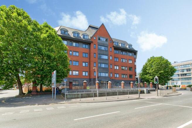 1 bed property, in Verona Apartments, £140,000