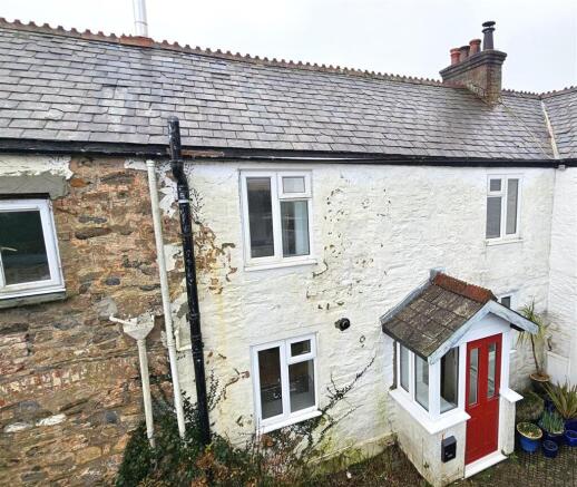 2 bed property, in Gnaton Cottages, £150,000