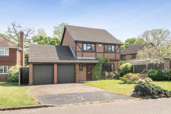 4 bed property, in Quince Drive, £630,000