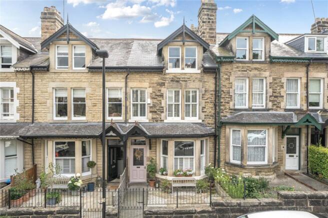4 bed property, in Treesdale Road, £725,000