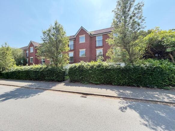 2 bed property, in Naylor Road, £100,000