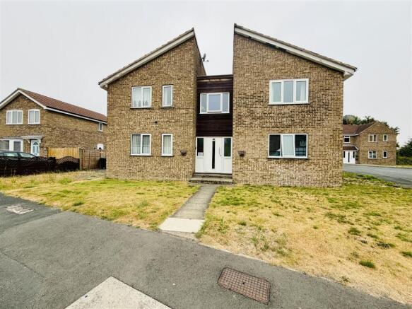 1 bed property, in Sycamore Road, £50,000