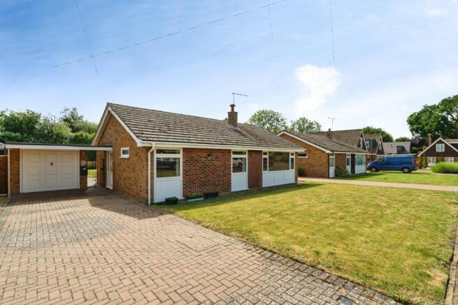 3 bed property, in Two Saints Close, £300,000