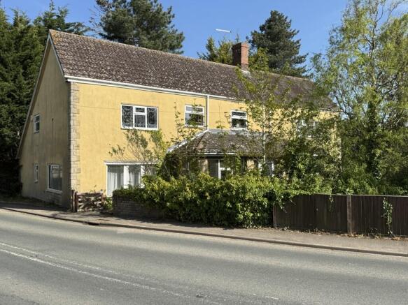 5 bed property, in Sunset View, £175,000