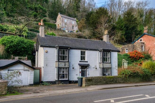 4 bed property, in Dale Road, £400,000
