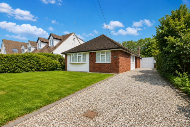 3 bed property, in Hook End Lane, £750,000