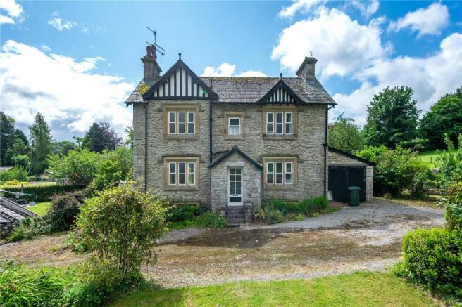 3 bed property, in Yealand Road, £450,000