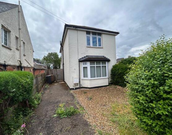 2 bed property, in 75 Welby Lane, £129,000