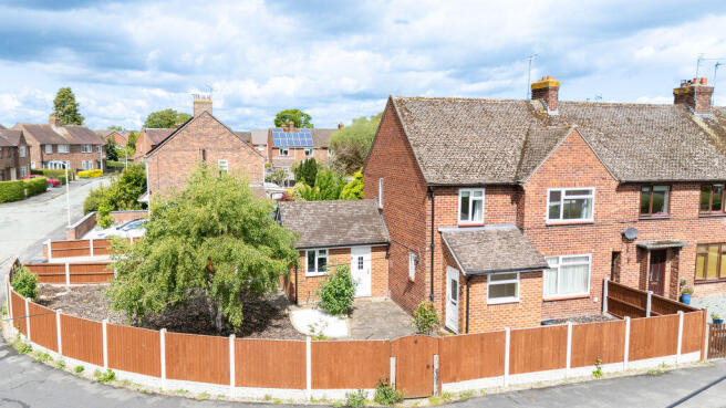 3 bed property, in Oak Drive, £135,000