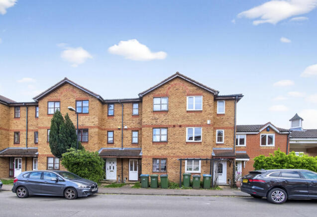3 bed property, in Harlinger Street, £490,000