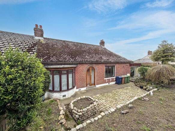 3 bed property, in Sunderland Road, £170,000