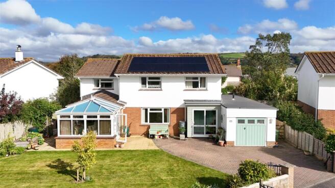 4 bed property, in Orchard Road, £579,950