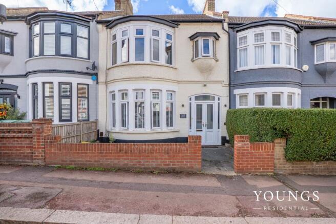 3 bed property, in Westbourne Grove, £400,000