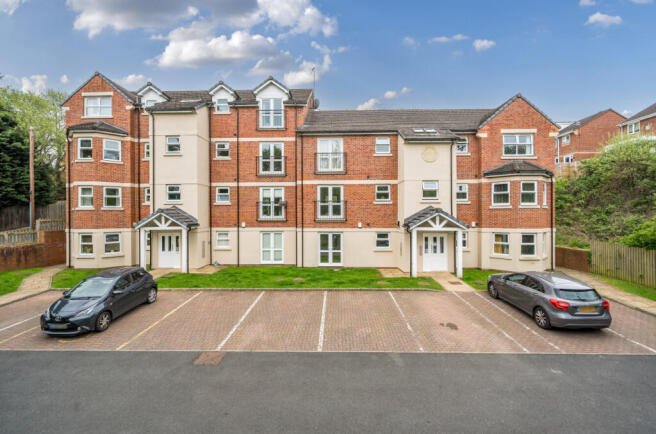 2 bed property, in Farsley Beck Mews, £80,000