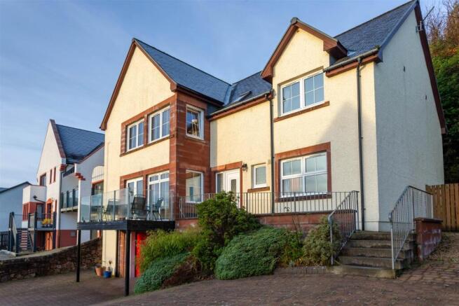 5 bed property, in Stonewater House, £475,000