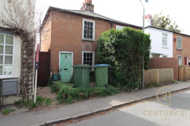 2 bed property, in Alma Road, £450,000