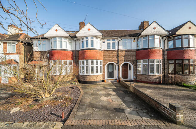 3 bed property, in Holmdale Road, £625,000