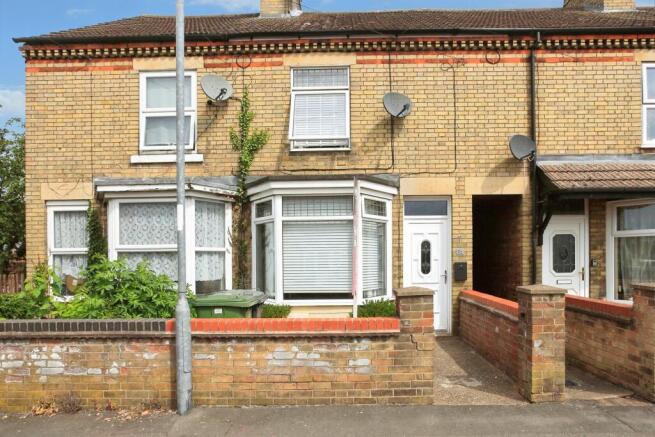 2 bed property, in Chapel Street, £200,000