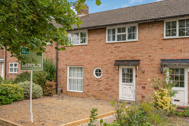3 bed property, in Howlands, £450,000
