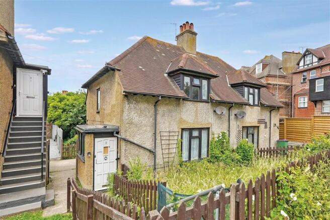 3 bed property, in The Durlocks, £185,000