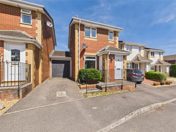 2 bed property, in Churchill Close, £315,000