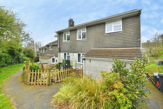 3 bed property, in Carlton Villas, £110,000