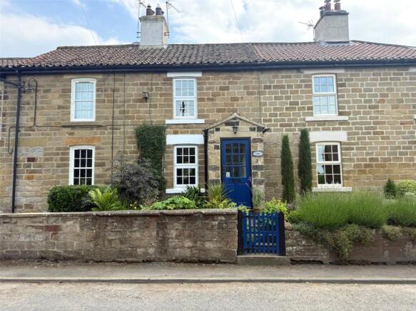 2 bed property, in 3 North View, £310,000