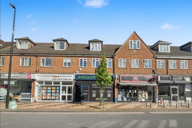 2 bed property, in London Road, £255,000