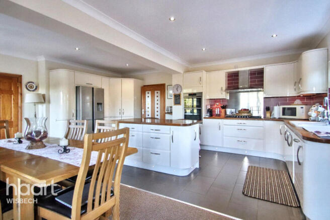 4 bed property, in Walton Road, £575,000
