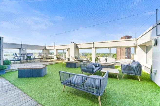 1 bed property, in Edridge Road, £282,500