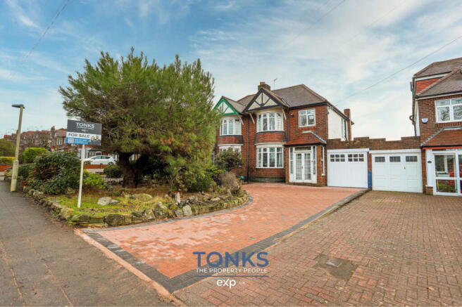 3 bed property, in Manor Lane, £370,000