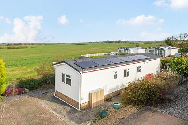 2 bed property, in Spilsby Road, £90,000