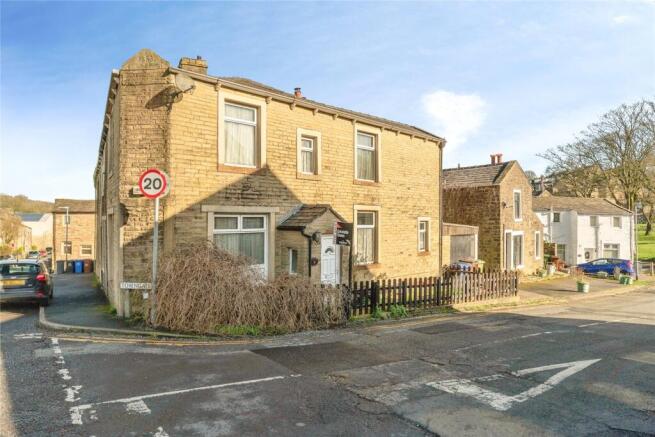 2 bed property, in Town Gate, £170,000