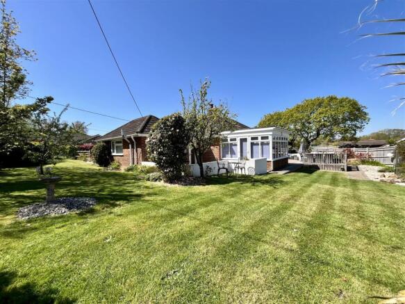 4 bed property, in Rockmead Road, £599,950