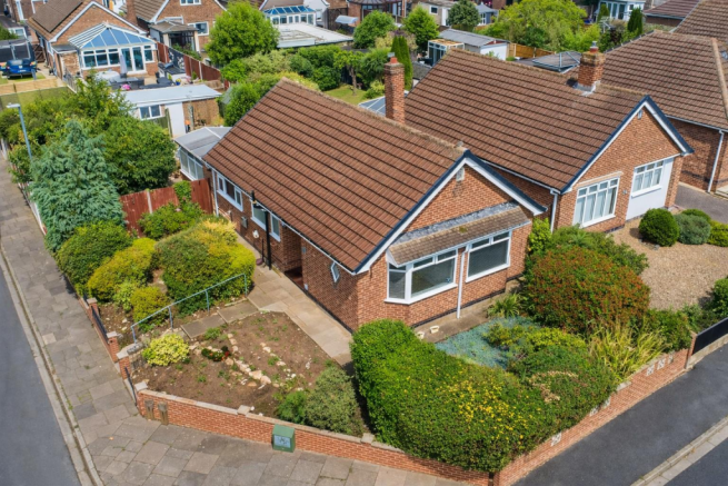 2 bed property, in Cleveleys Road, £290,000