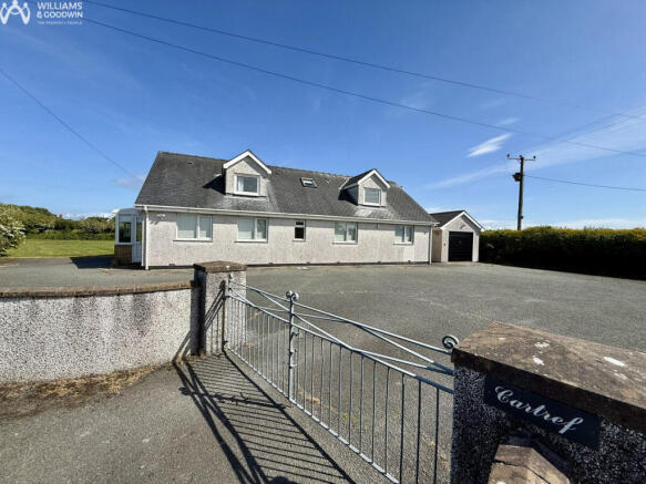 3 bed property, in Cerrigceinwen, £395,000