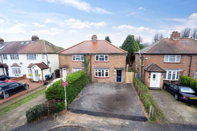 3 bed property, in Denham Close, £585,000
