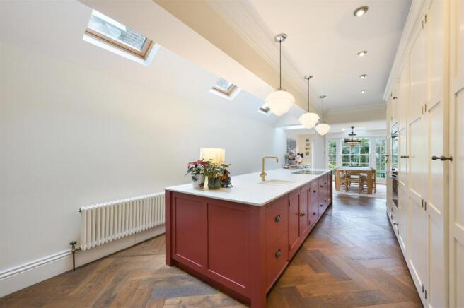 4 bed property, in Queens Road, £1,650,000