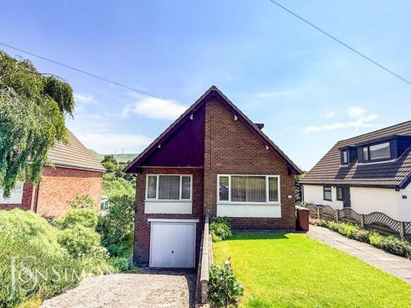 4 bed property, in Dearden Fold, £375,000