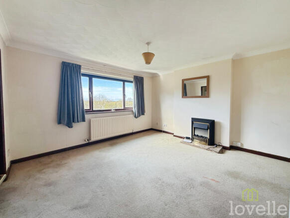2 bed property, in Warren Close, £70,000
