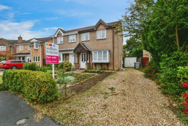 3 bed property, in Thomas Gibson Drive, £140,000