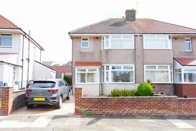 3 bed property, in Weymouth Street, £230,000