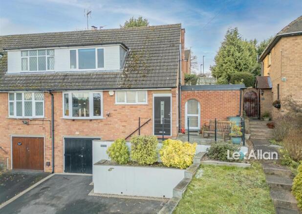 3 bed property, in Edge View Walk, £380,000