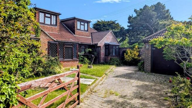 4 bed property, in Marine Drive East, £500,000